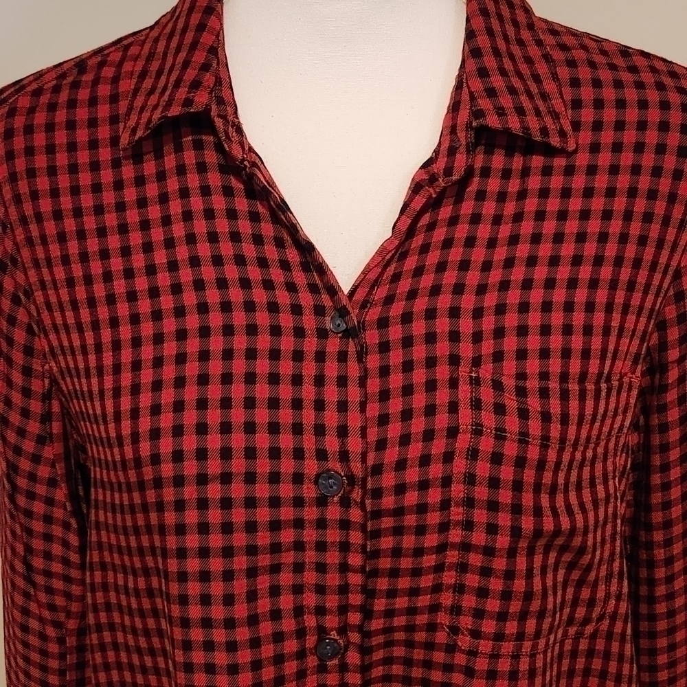 OLD Navy Women's Red and Black Plaid Button Down Shirt, size Medium - Picture 3 of 12